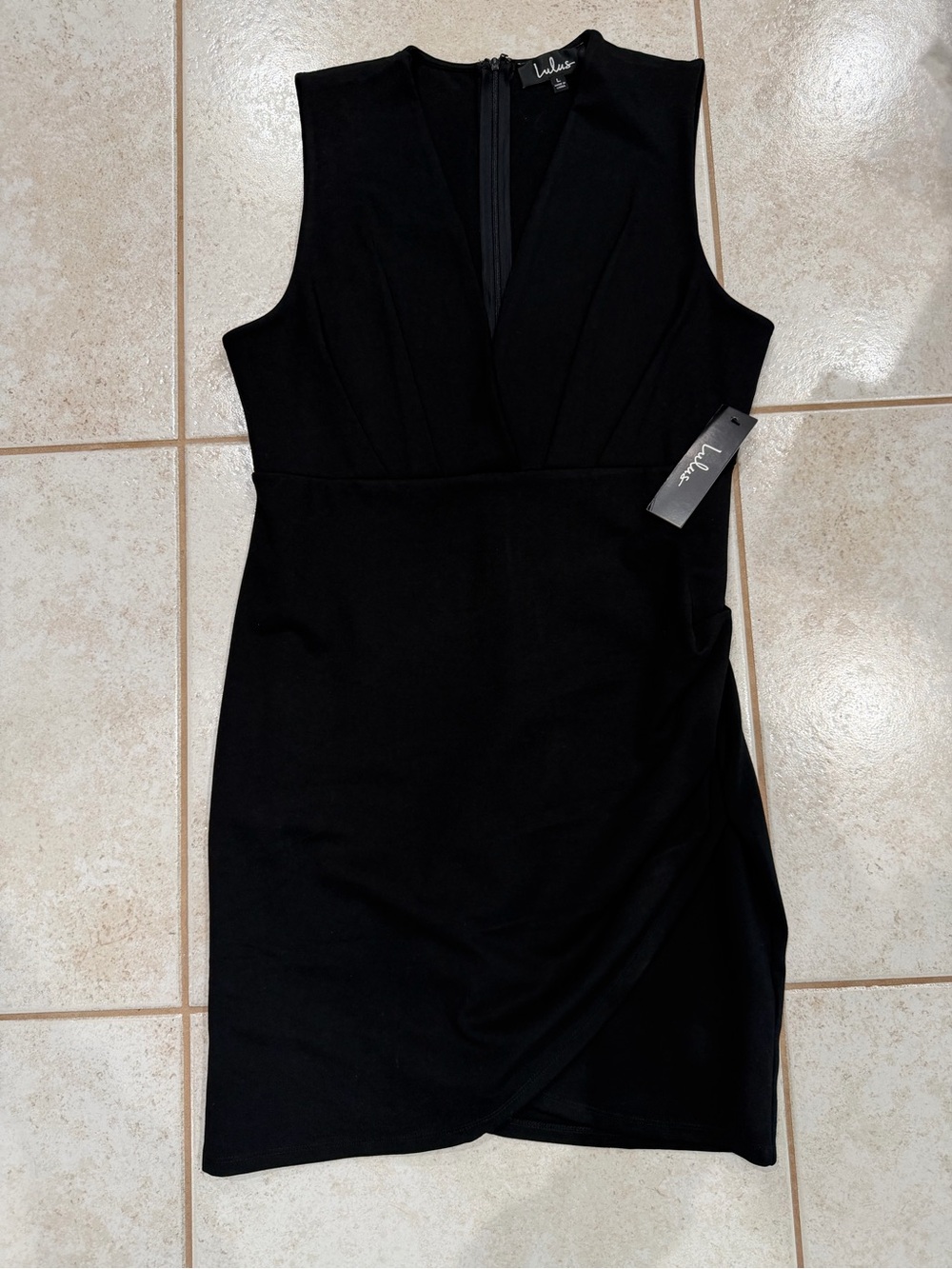 Lulu's Black Sleeveless V-Neck Mini Sheath Dress NWT Size Large